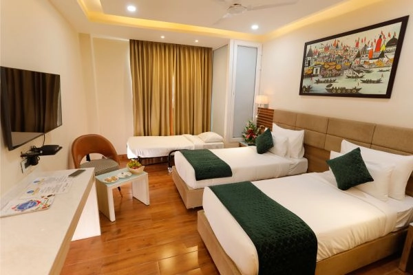Executive Twin Room Work Desk and Amenities