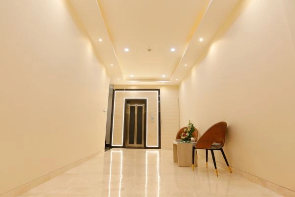 Clean and Well-Lit Hotel Floor Passage